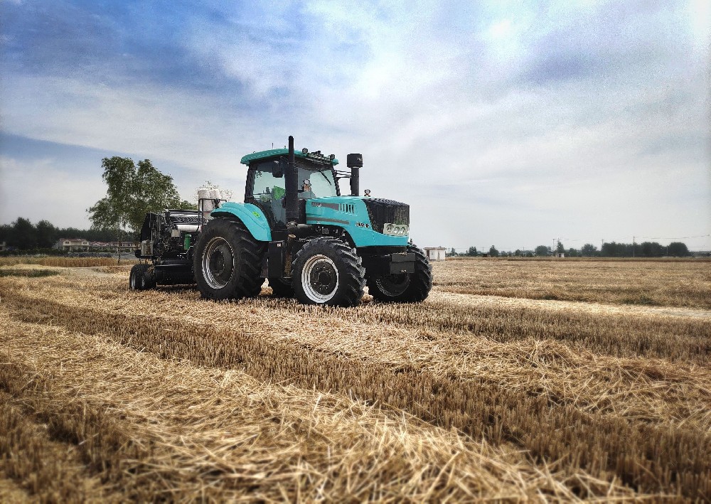 徐州凯尔2004-D2带大圆捆打包机作业