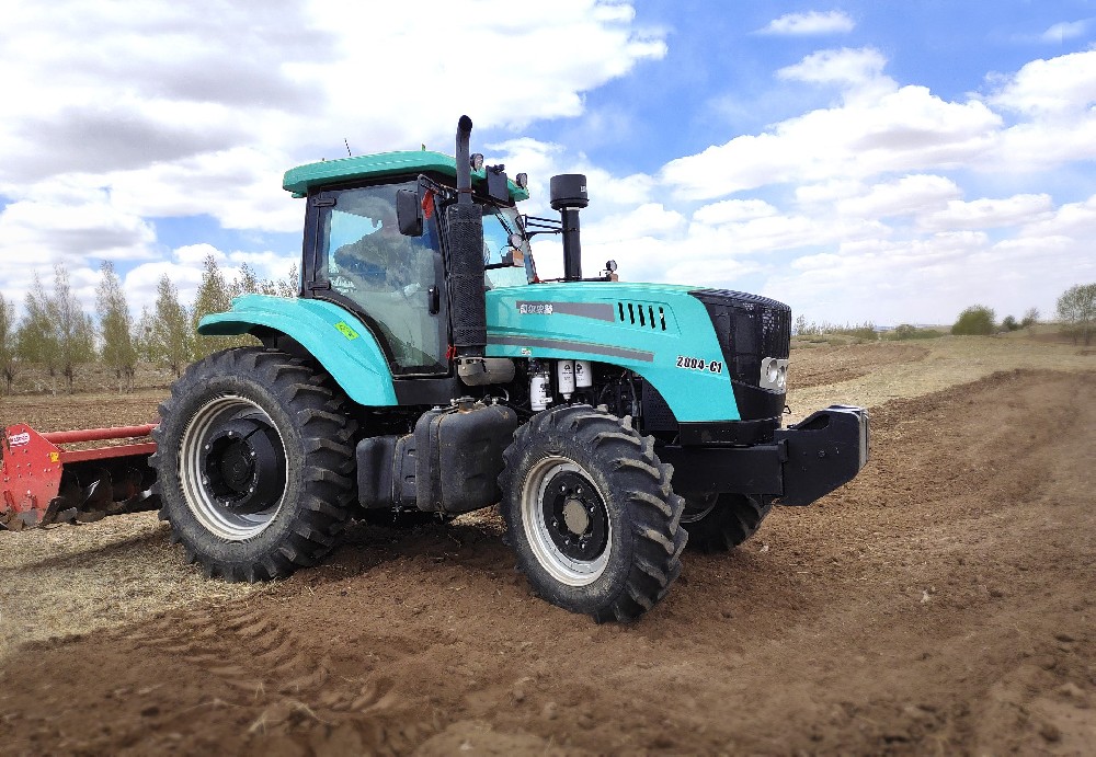 徐州凯尔2004-C1带旋耕机作业