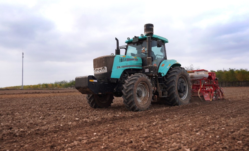 徐州凯尔2204-C带驱动耙+条播机复式作业