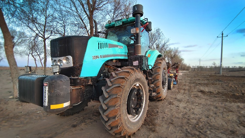 徐州凯尔2204-B犁地作业